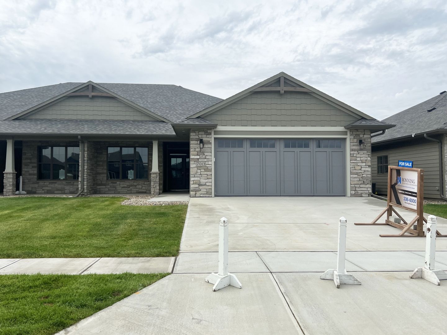 2 Bed & 2 Bath Ranch 1440 Sq Ft 2 Stall Garage