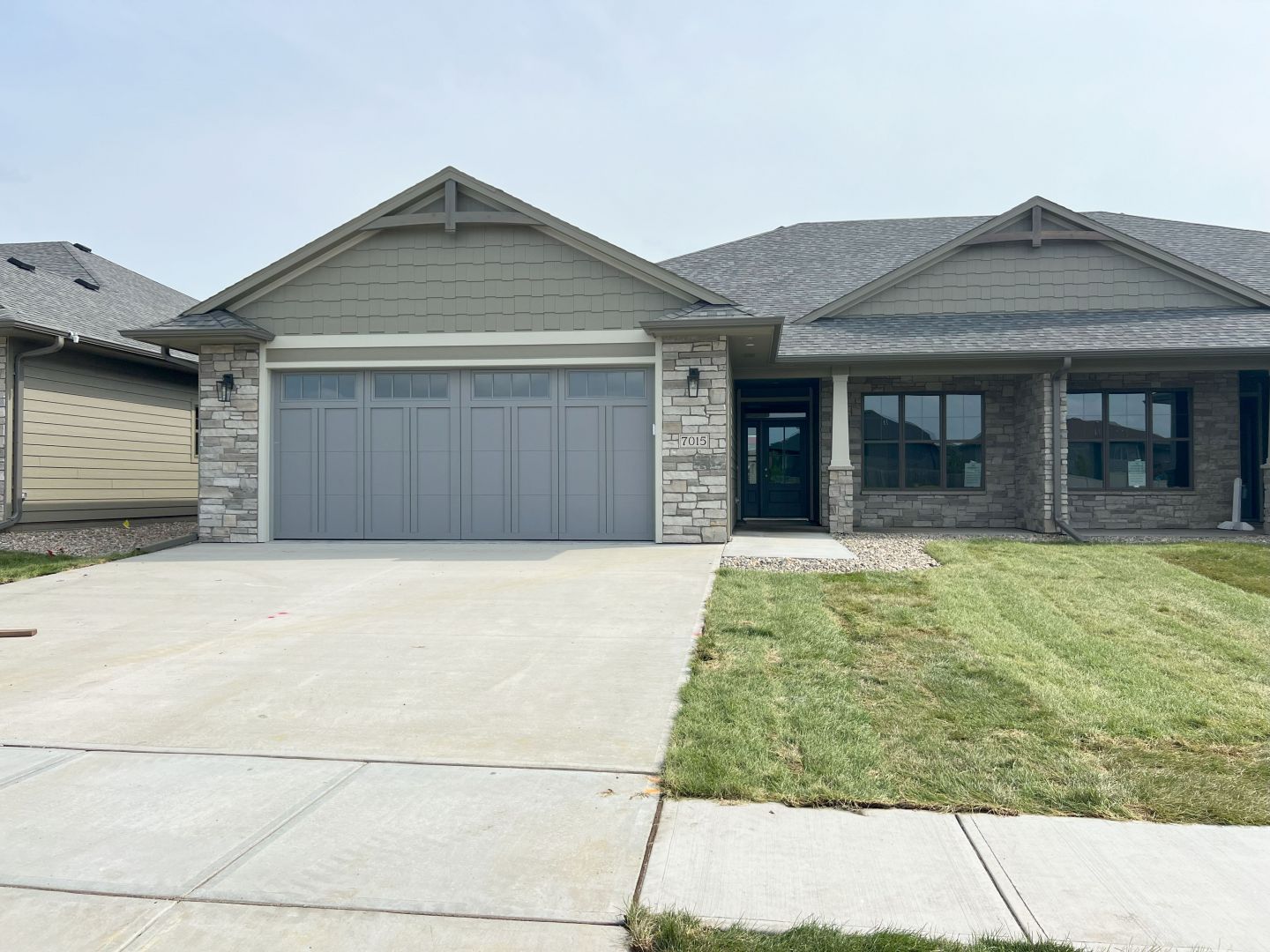 2 Bed & 2 Bath Ranch 1482 Sq Ft 2 Stall Garage