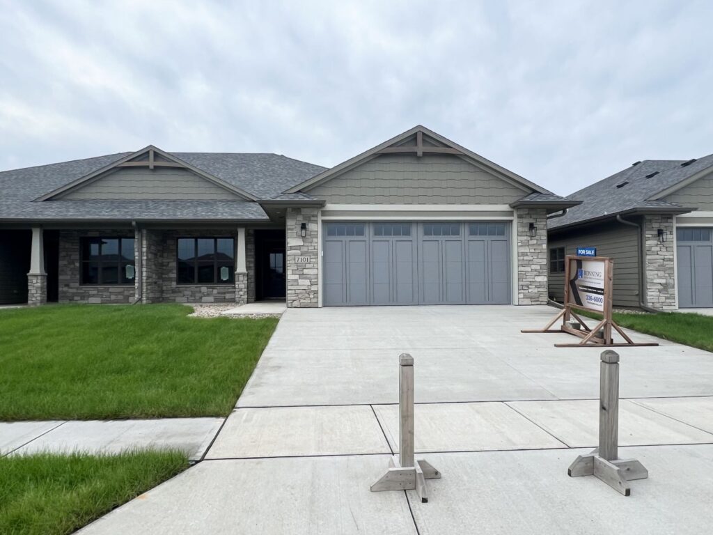 7101 E. Copper Stone Cir
