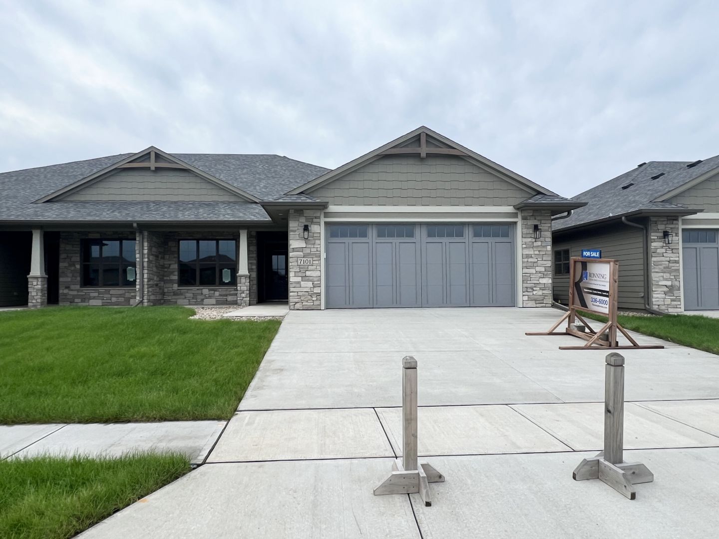 2 Bed & 2 Bath Ranch 1440 Sq Ft 2 Stall Garage
