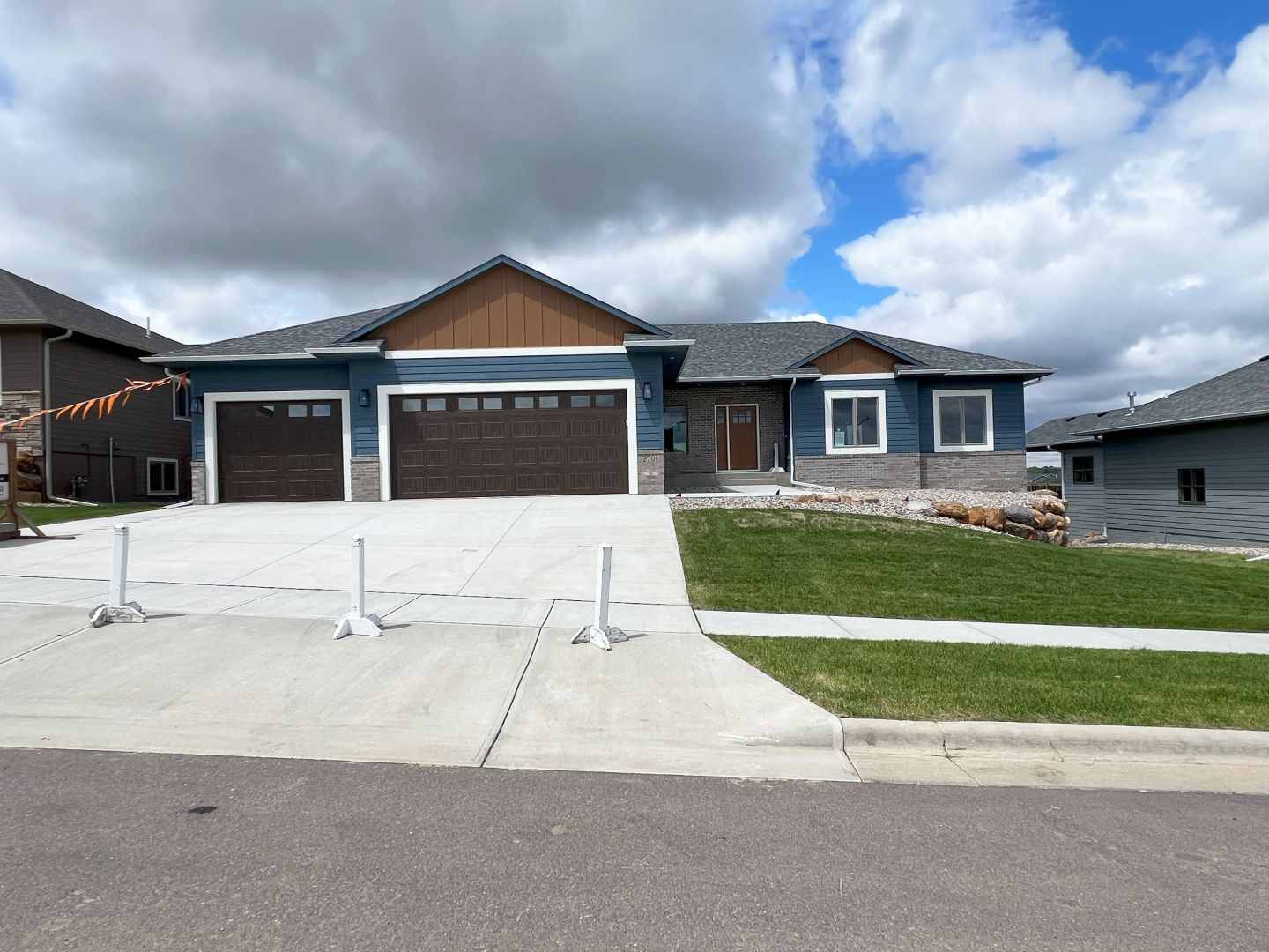 3 Bed & 2.5 Bath Ranch 1805 Sq Ft 3 Stall Garage