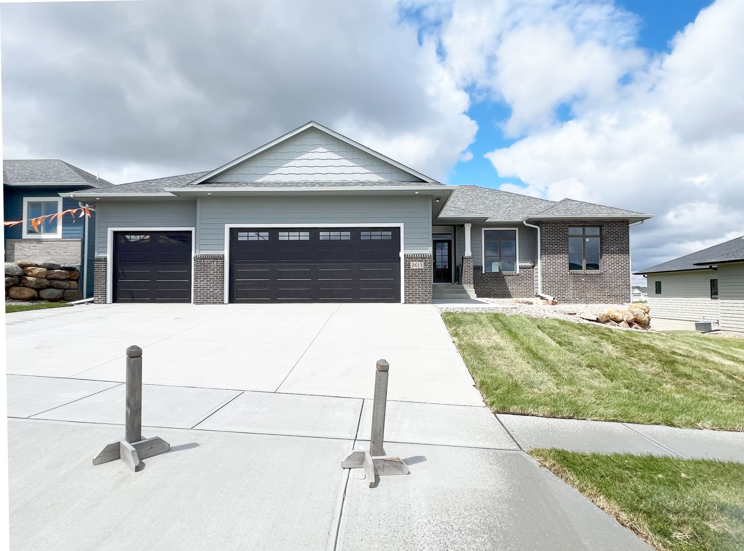 3 Bed & 2 Bath Ranch 1804 Sq Ft 3 Stall Garage