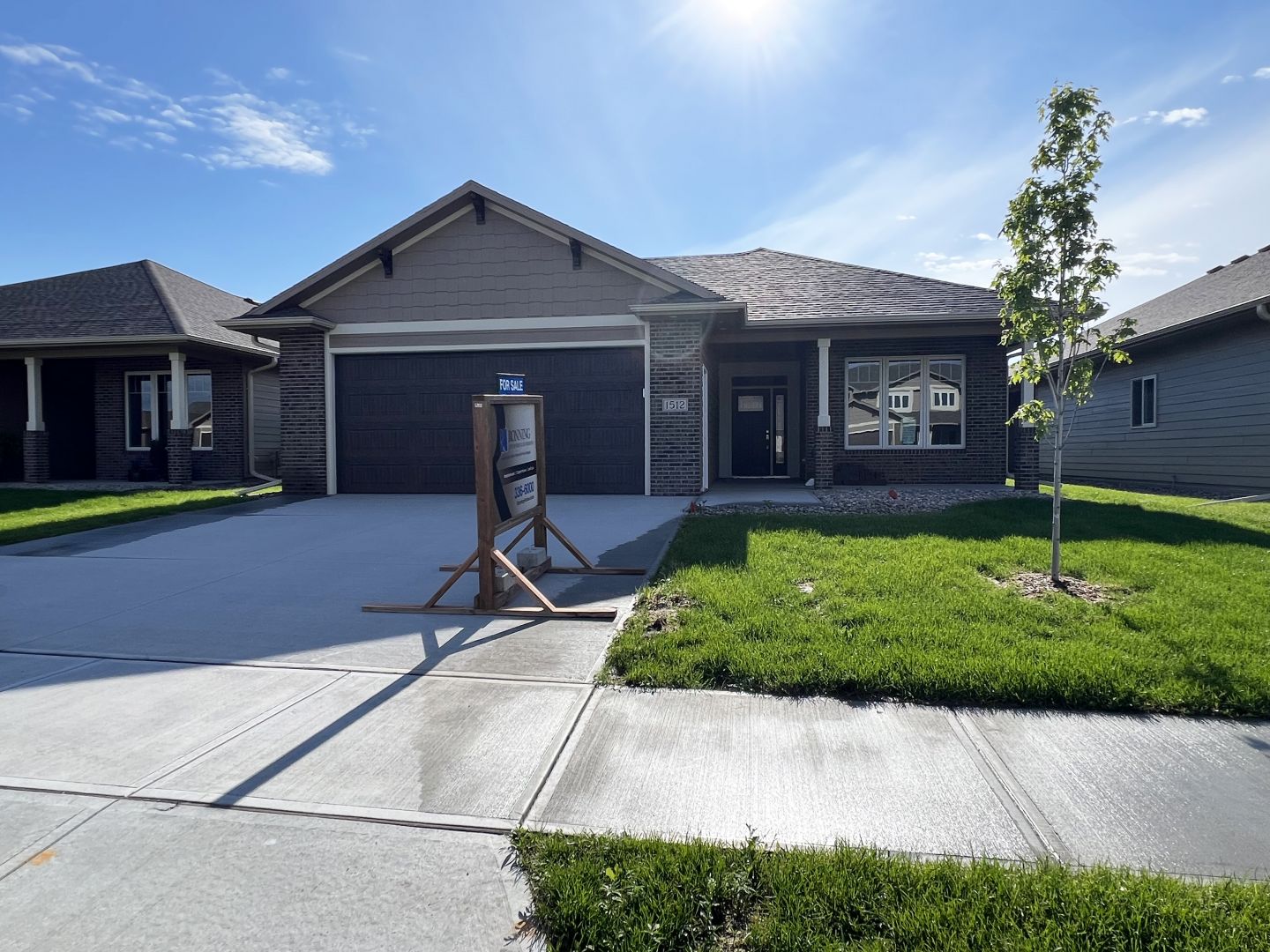 2 Bed & 2 Bath Ranch 1557 Sq Ft 2 Stall Garage