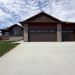 2805 S. Dunraven Ave