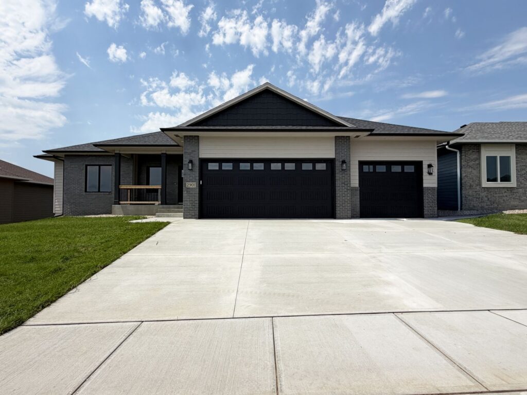 2901 S. Dunraven Ave