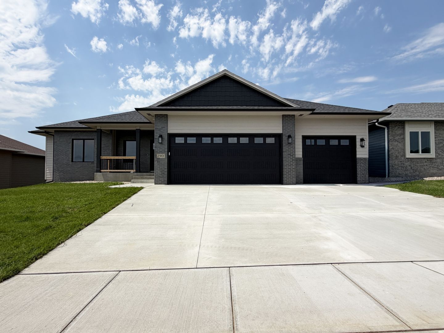 2901 S. Dunraven Ave
