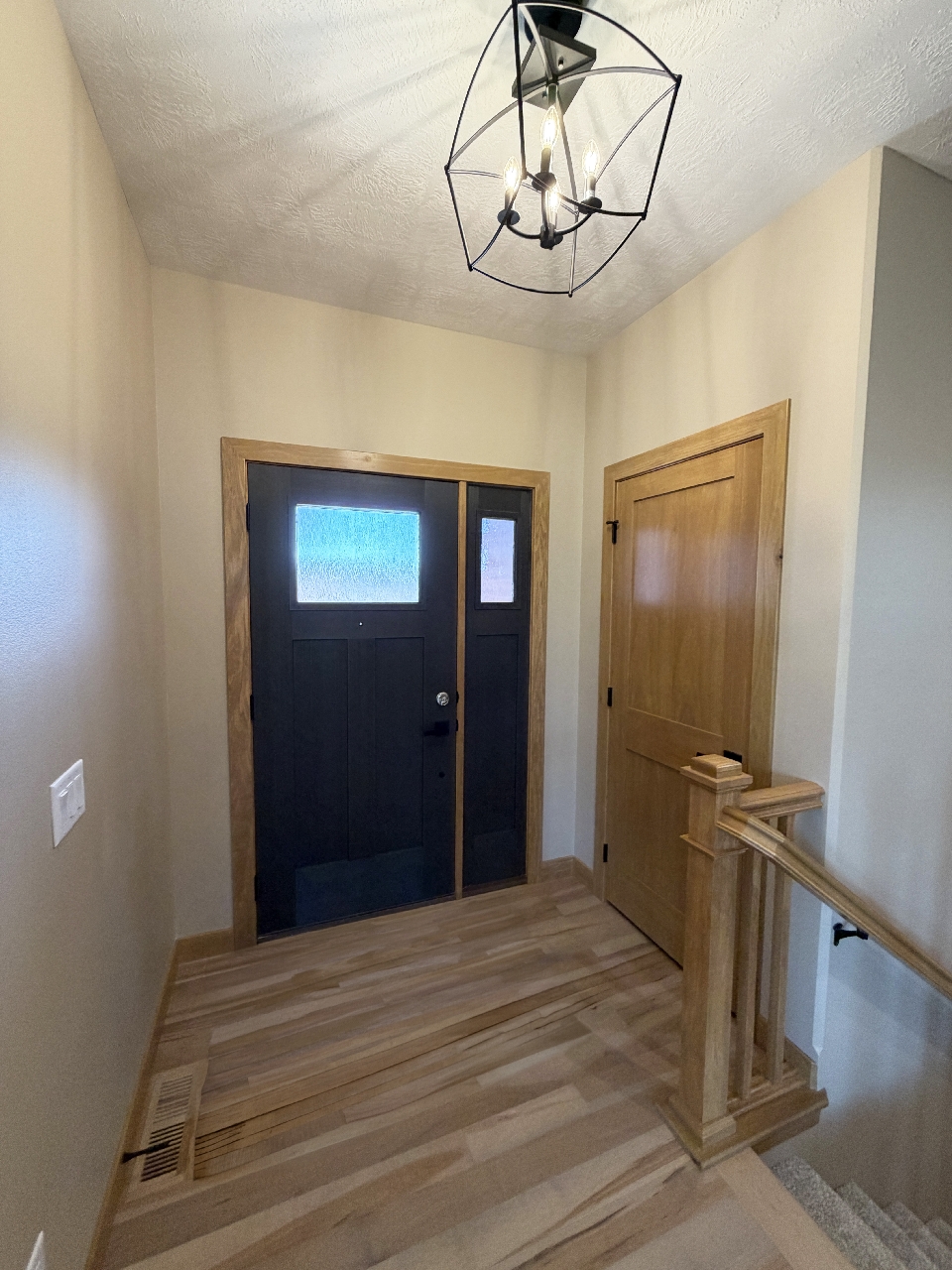 2805 S. Dunraven Ave