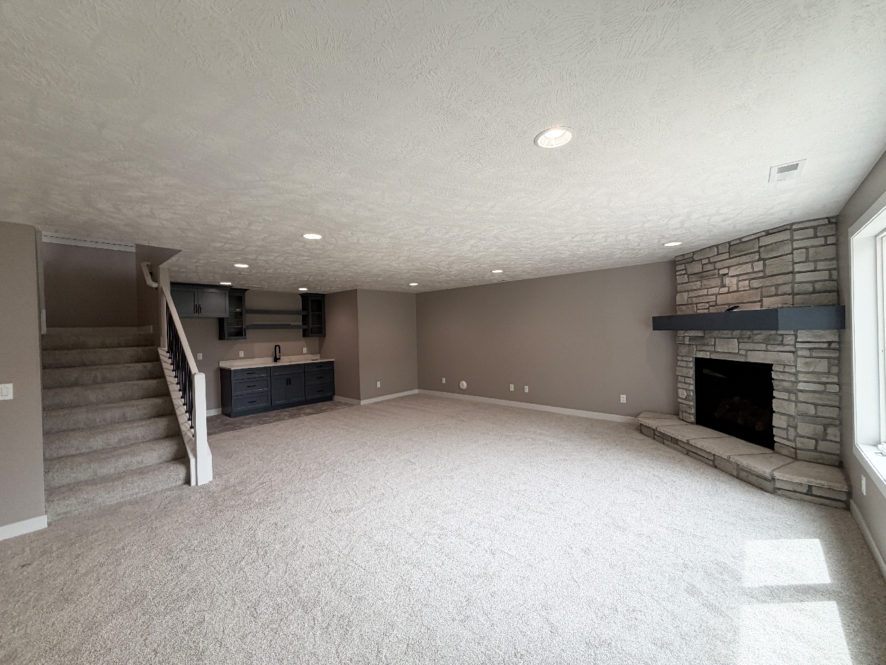 2901 S. Dunraven Ave