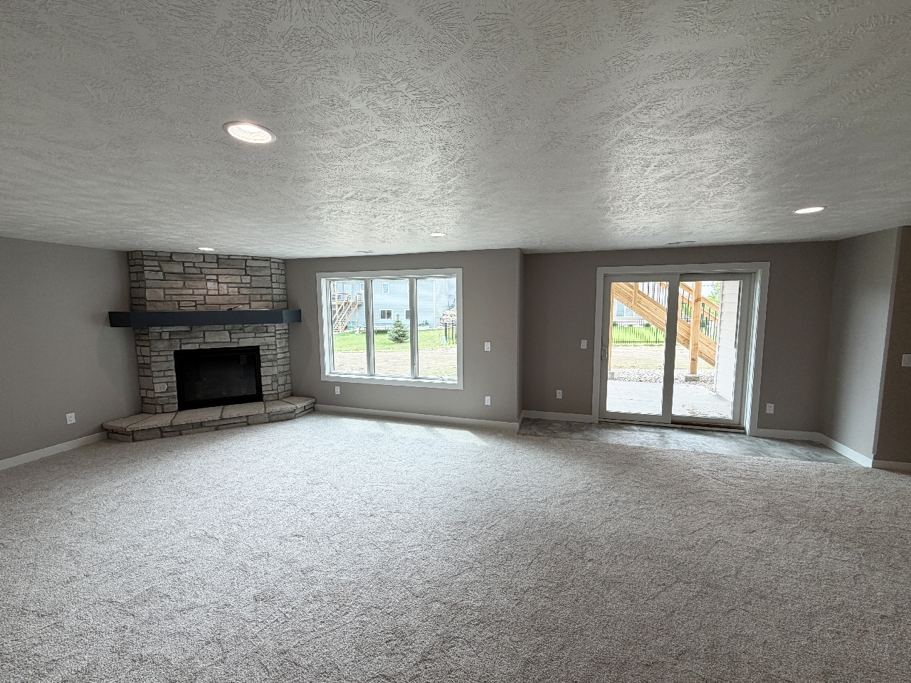 2901 S. Dunraven Ave