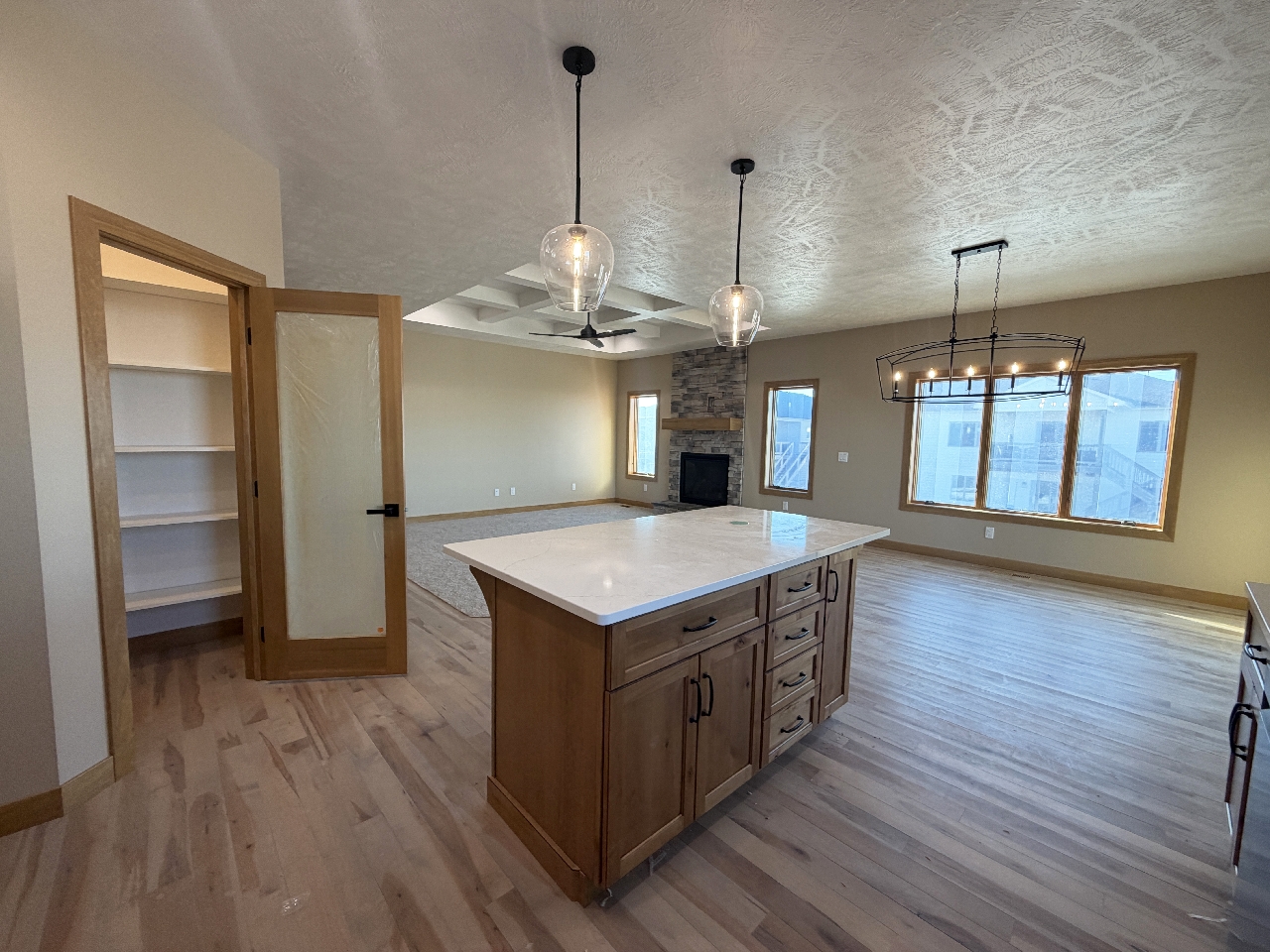 2805 S. Dunraven Ave