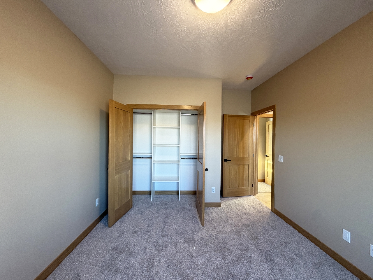 2805 S. Dunraven Ave