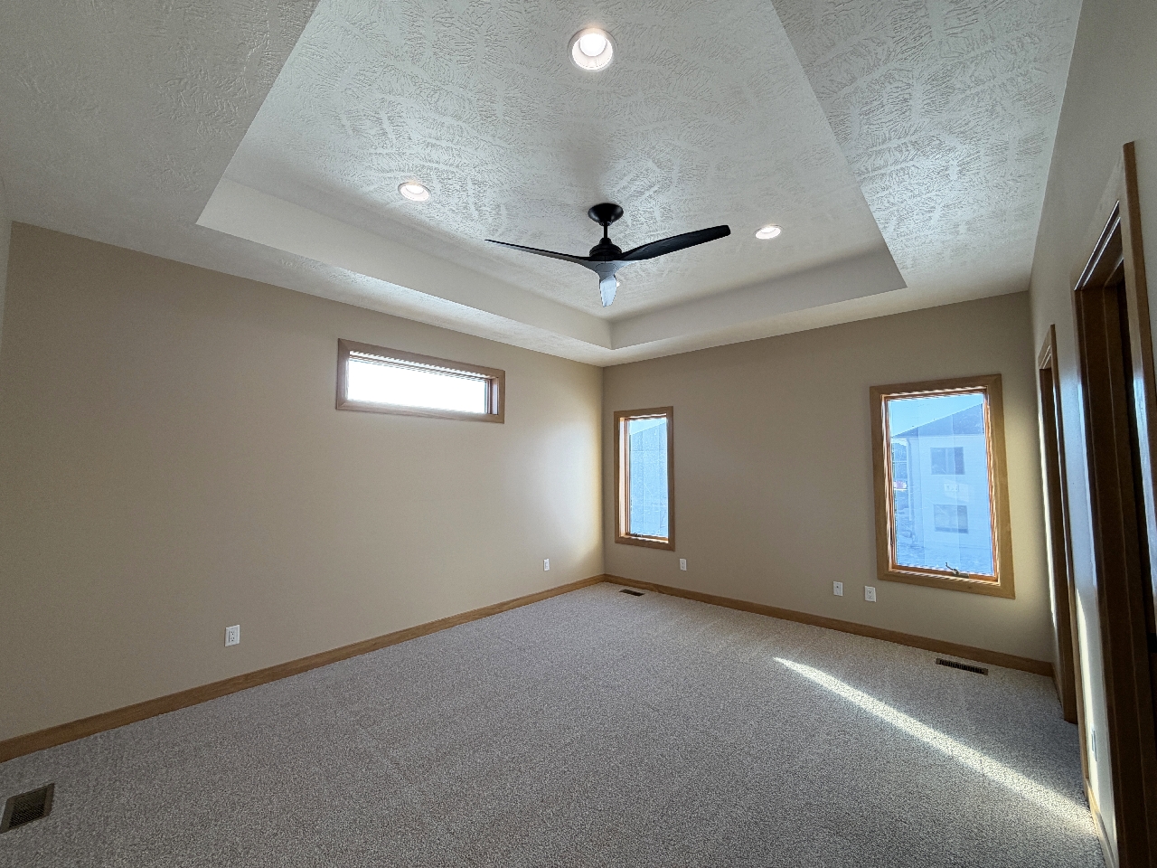 2805 S. Dunraven Ave