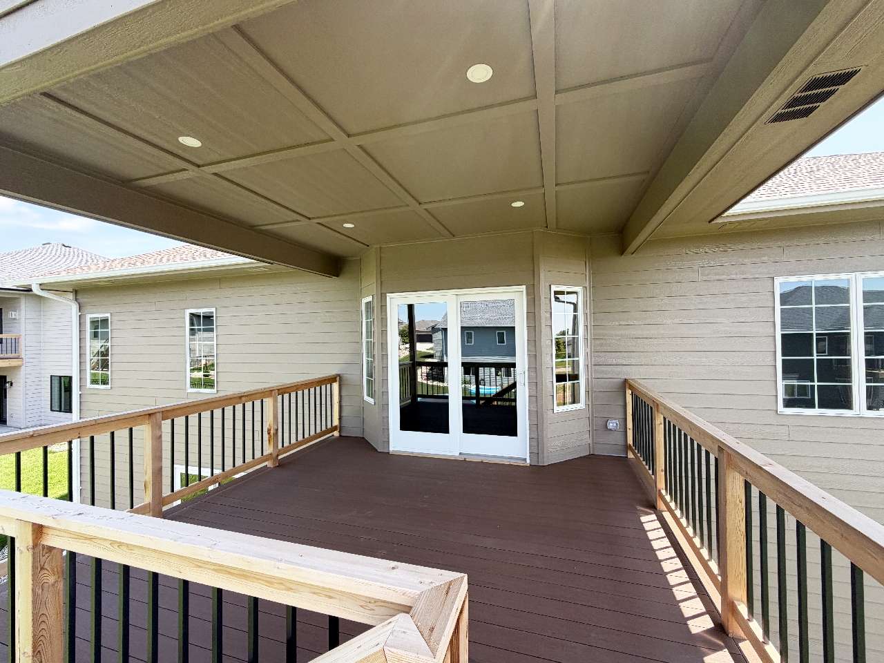 2905 S. Dunraven Ave