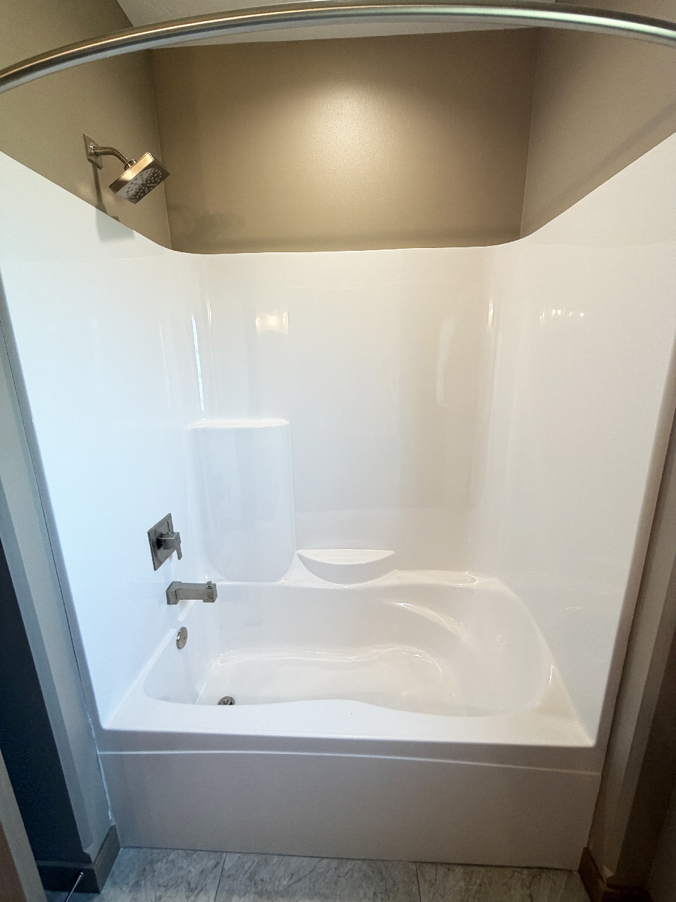2905 S. Dunraven Ave